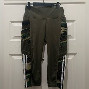 Camo Leggings with Mesh Panel and Thigh Pockets, Large or Extra Large